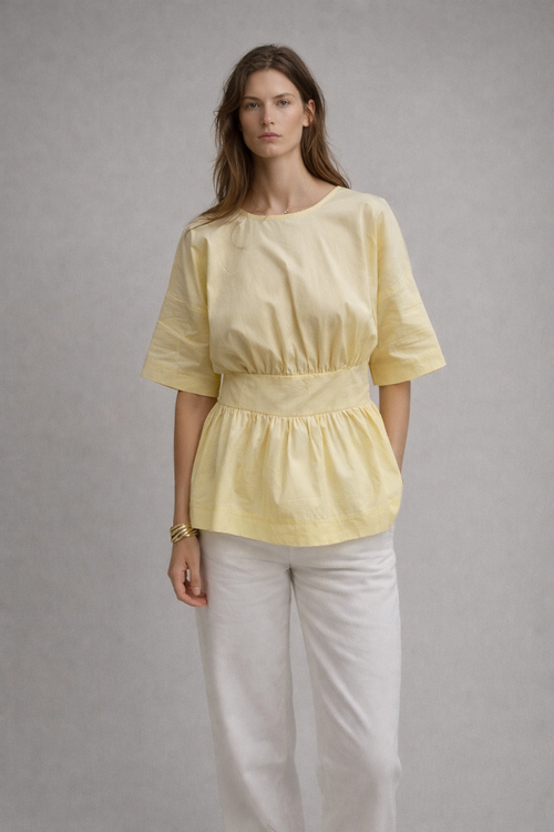 Blusa con lazo y espalda abierta