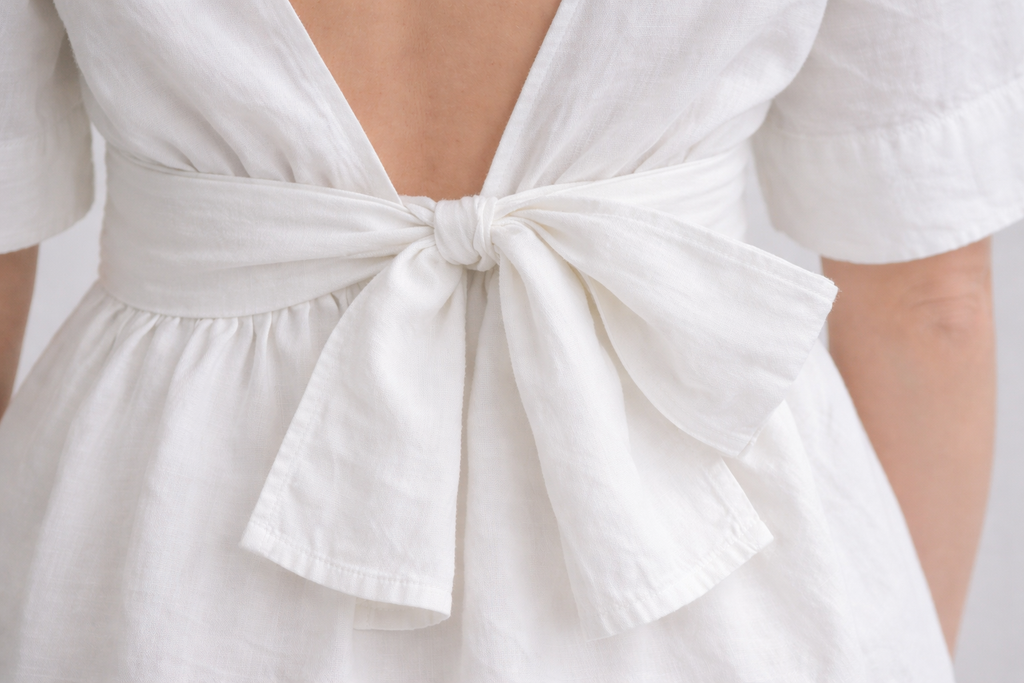 Blusa con lazo y espalda abierta