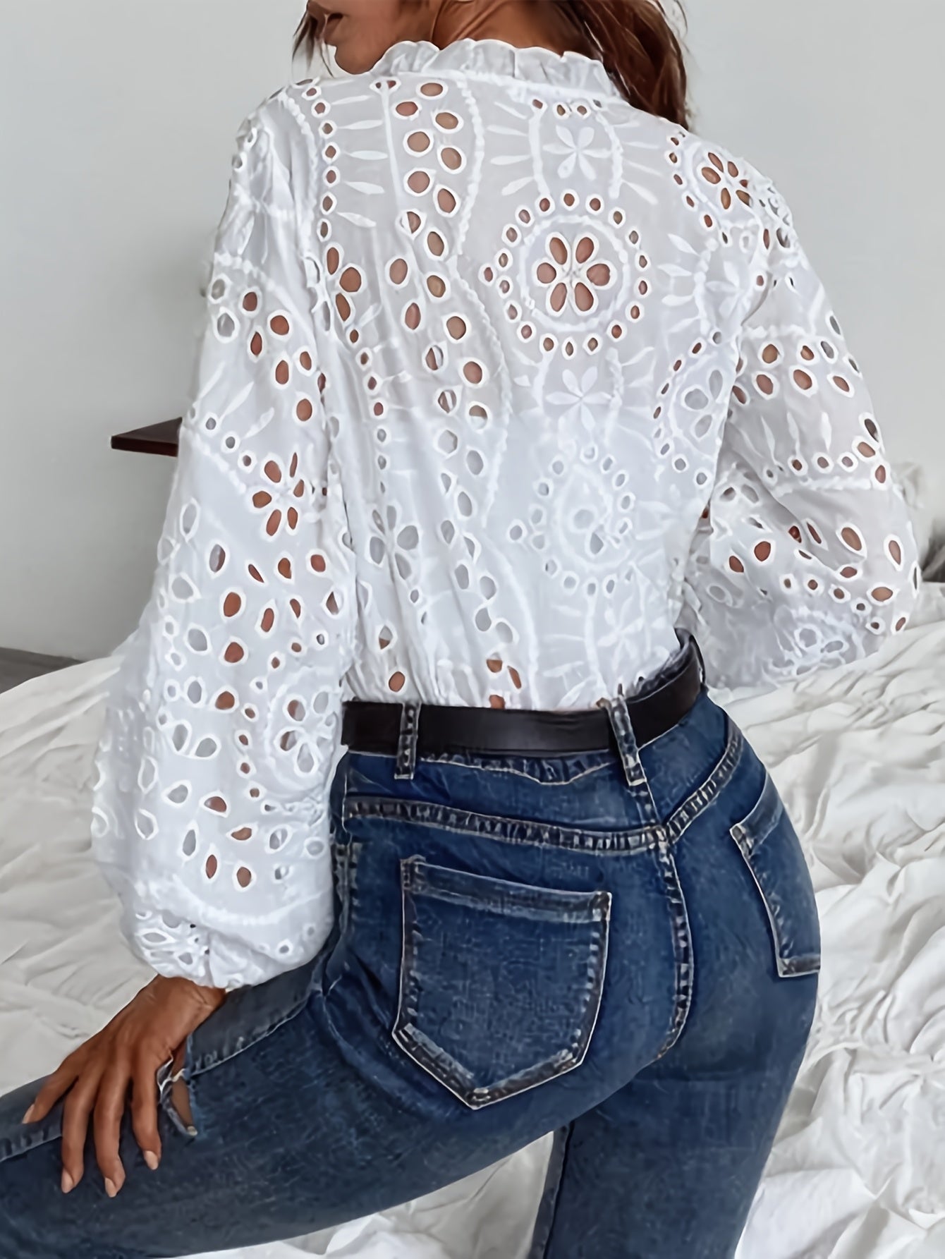 Blusa Bordada de Mujer con Encaje Delicado