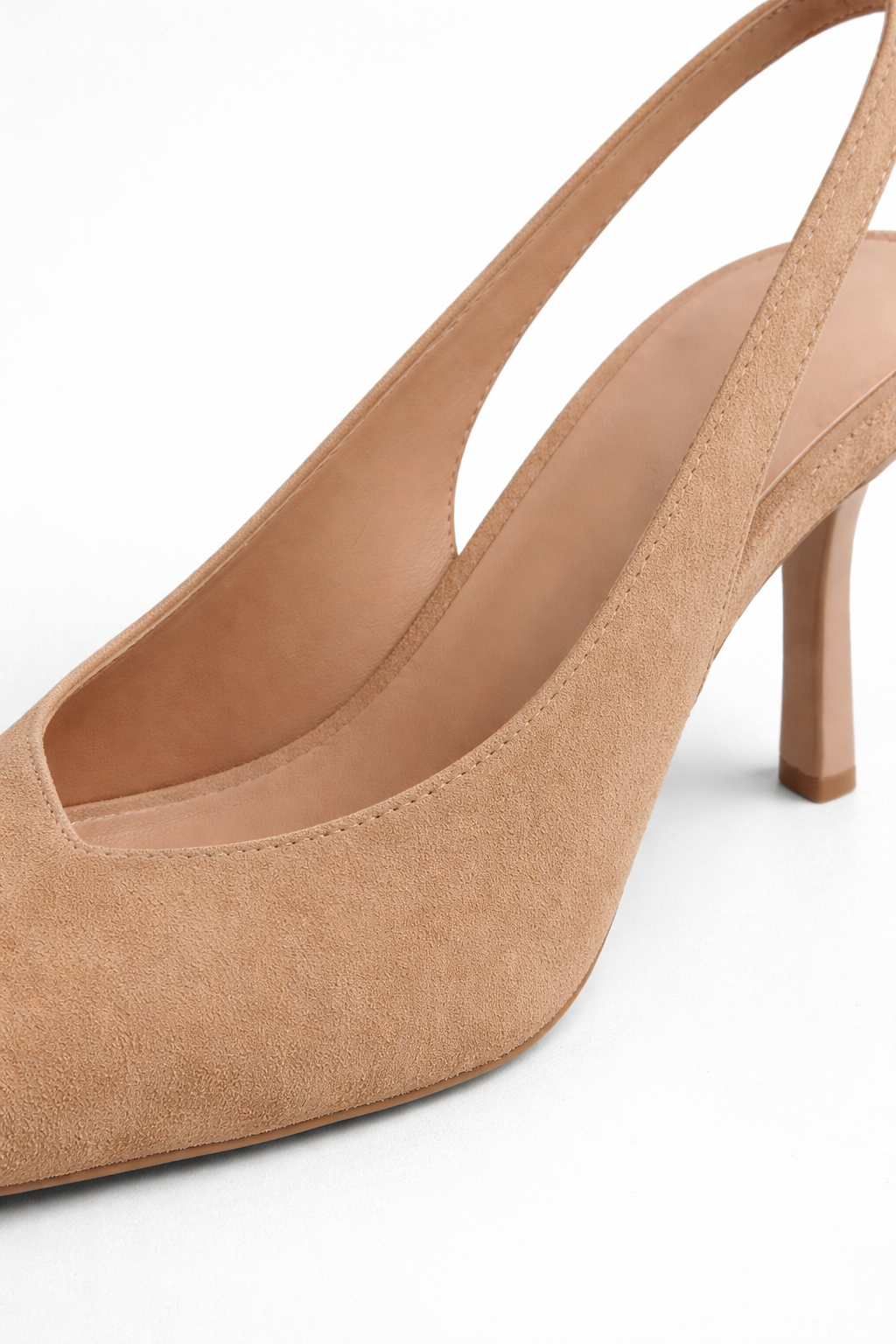 Zapatos de tacón en ante nude