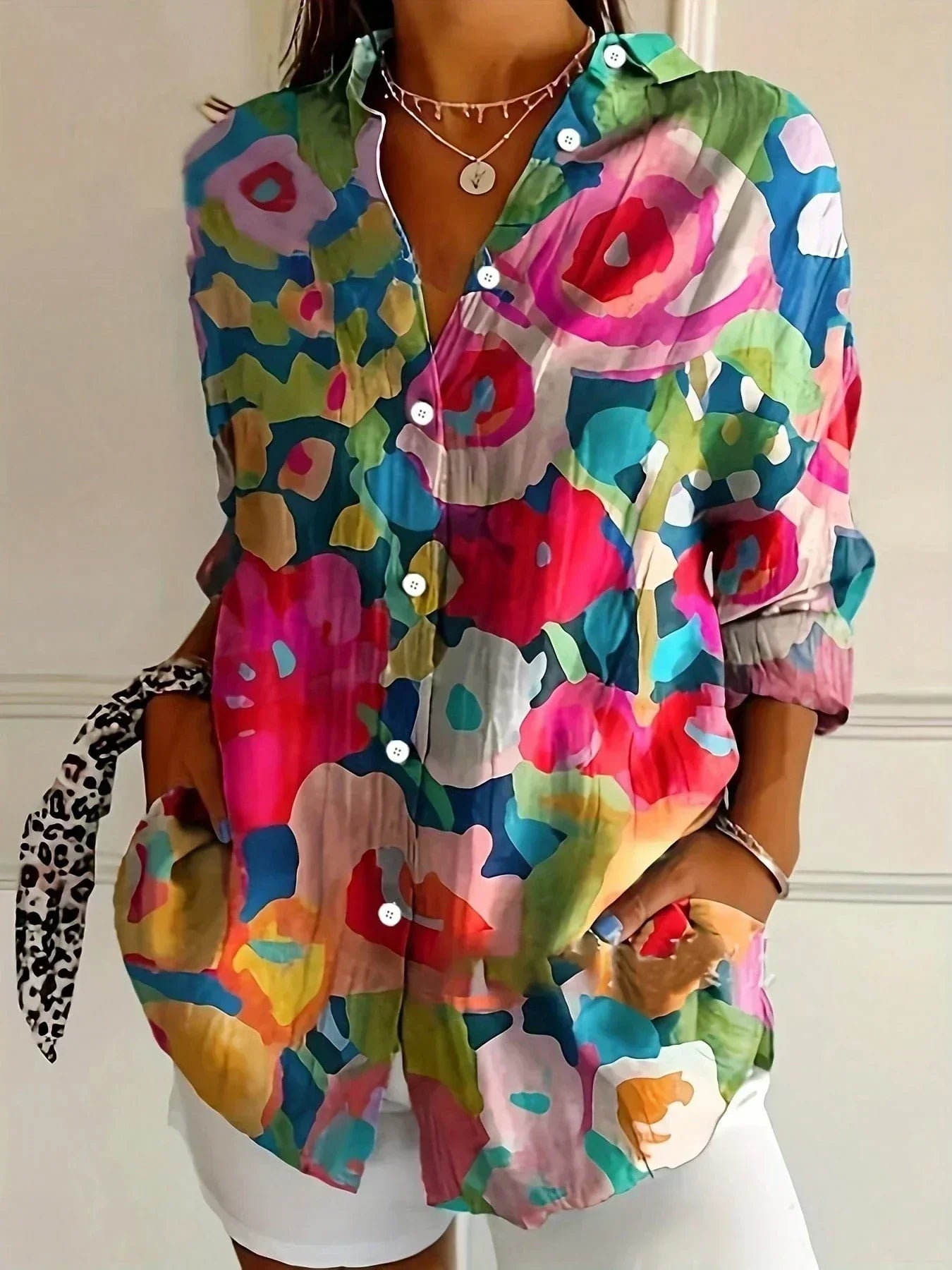 Blusa Colorida Con Estampado Artístico y Ajuste Cómodo