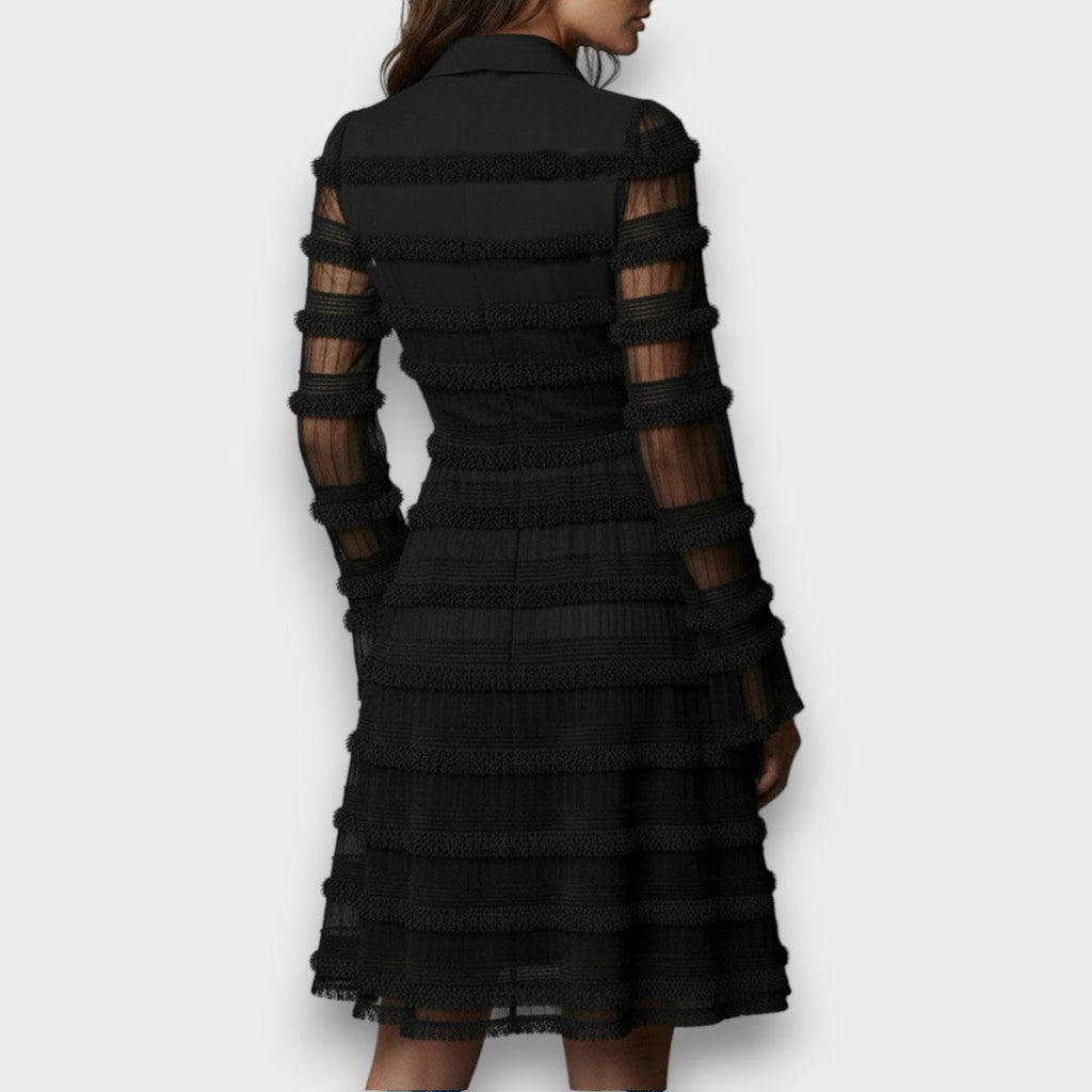 Vestido Midi Negro con Flecos y Capas Semitransparentes