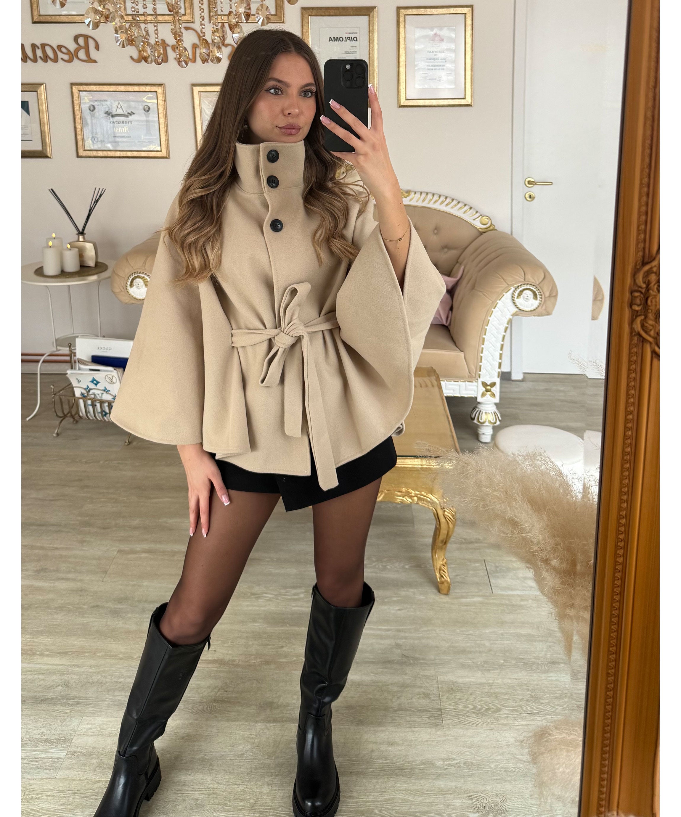 Poncho ligero tipo capa beige para primavera