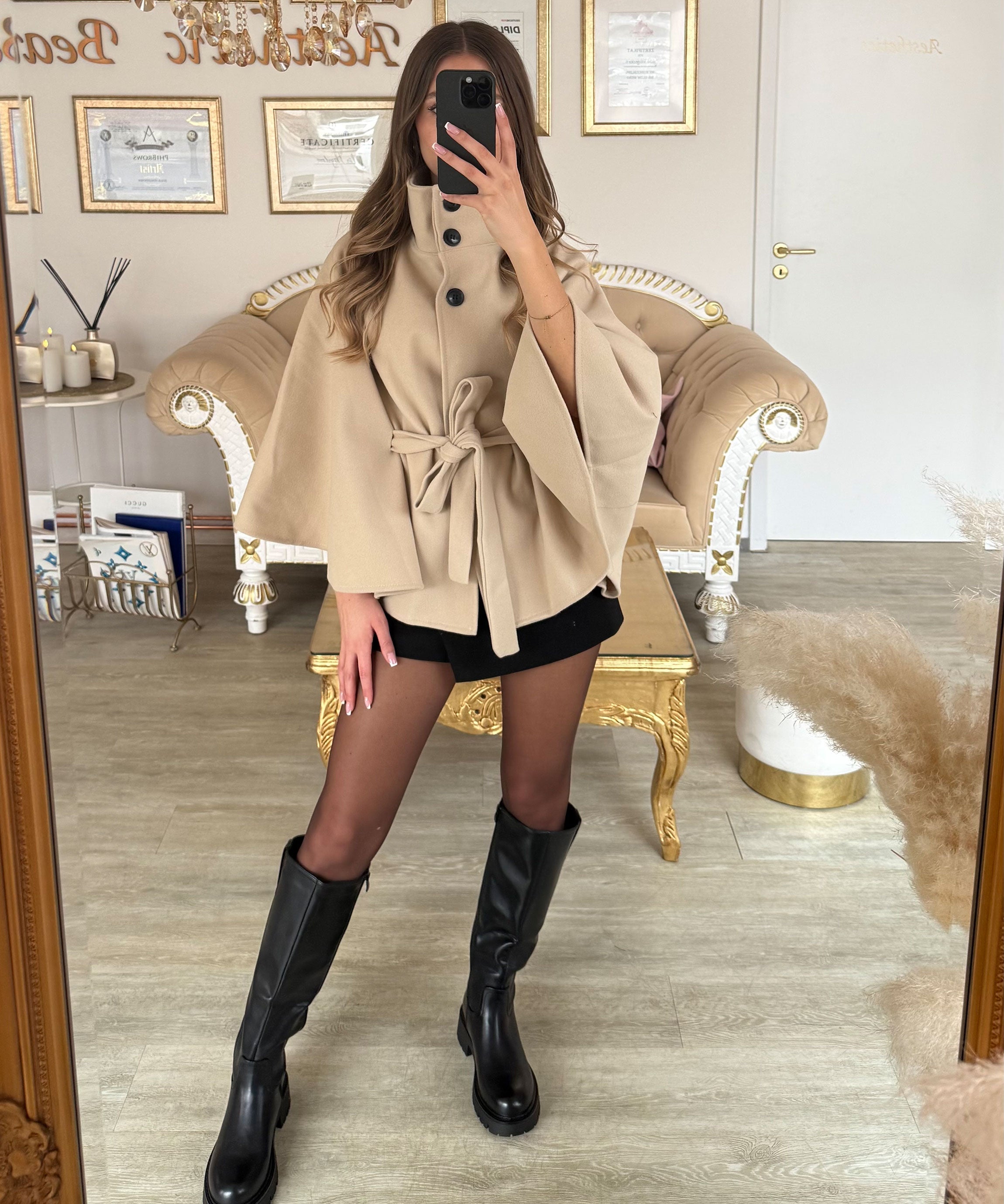 Poncho ligero tipo capa beige para primavera